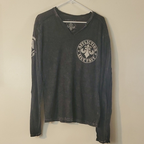 Affliction Other - Mens Affliction Burnout Longsleeve Top Size Medium Back Arm Chest Graphic